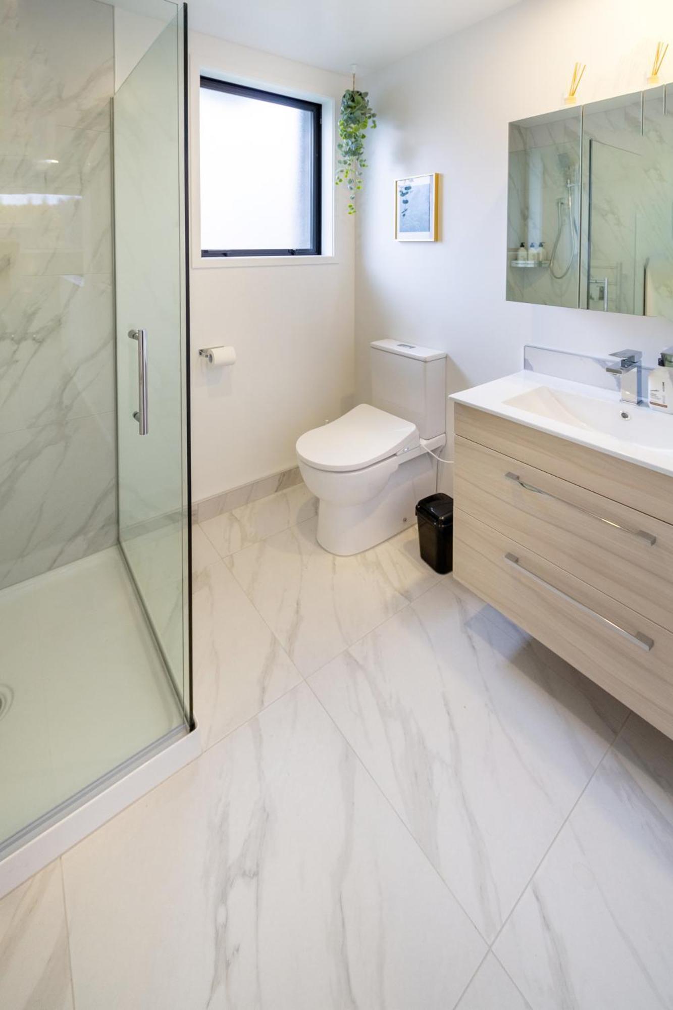 Serene Living 2 Bed With Carpark Christchurch Exterior photo