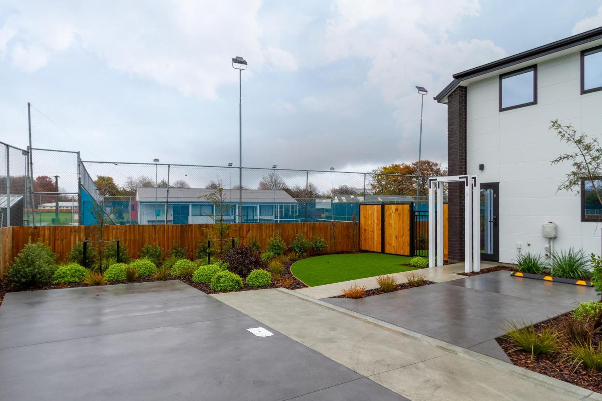 Serene Living 2 Bed With Carpark Christchurch Exterior photo